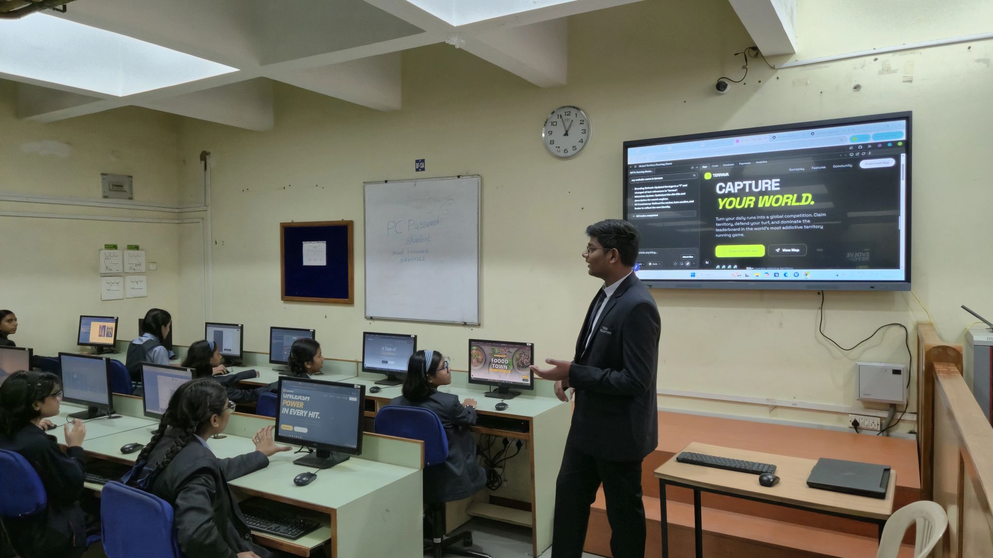 Sumit Helonde leading an AI-assisted web development workshop for Junior Technex students
